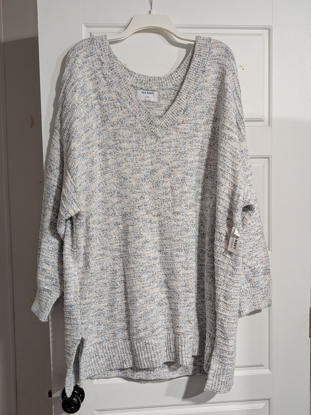 Old Navy Women's V-Neck Marled Cream & Blue Sweater